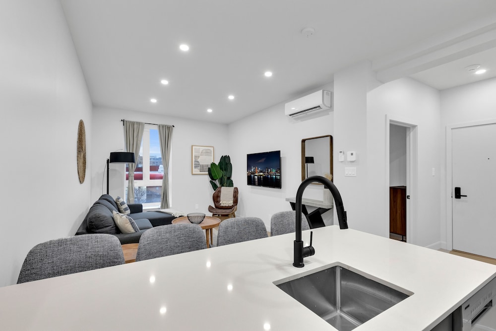 deluxe suites downtown montreal