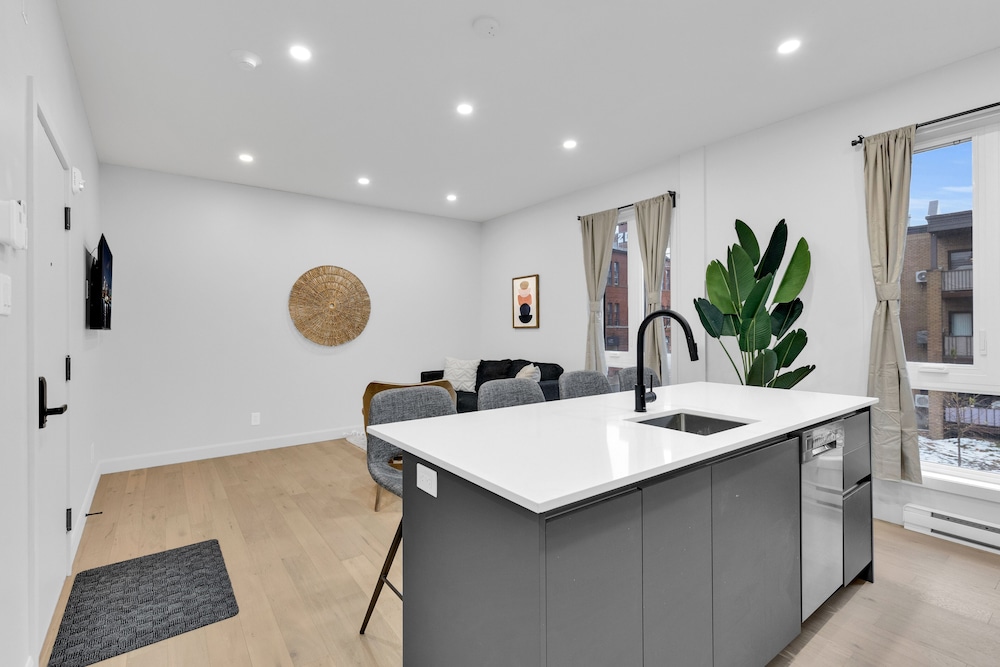 deluxe suites downtown montreal