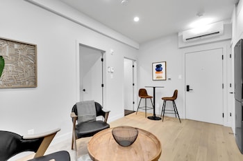 deluxe suites downtown montreal