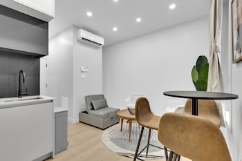 deluxe suites downtown montreal