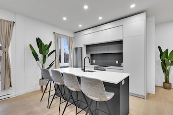 deluxe suites downtown montreal