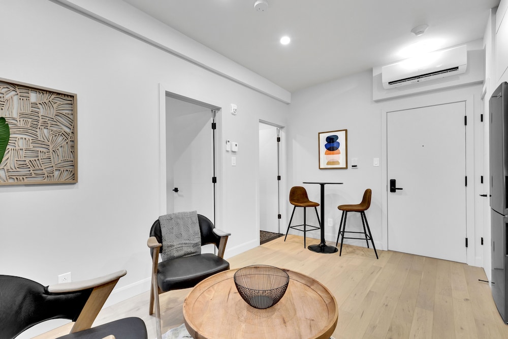 deluxe suites downtown montreal