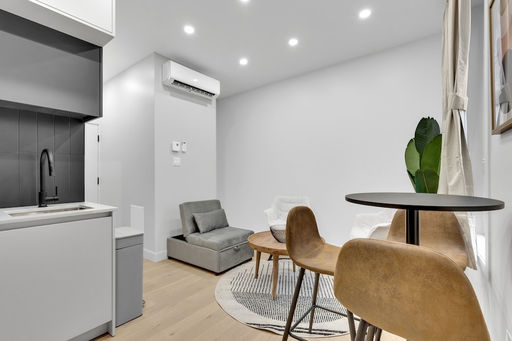 deluxe suites downtown montreal