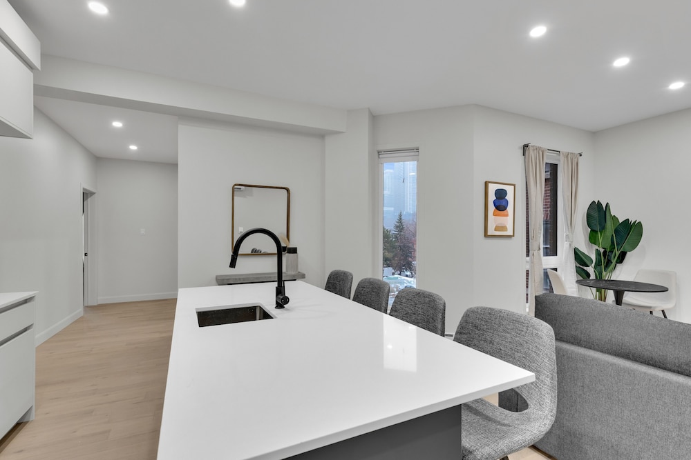 deluxe suites downtown montreal