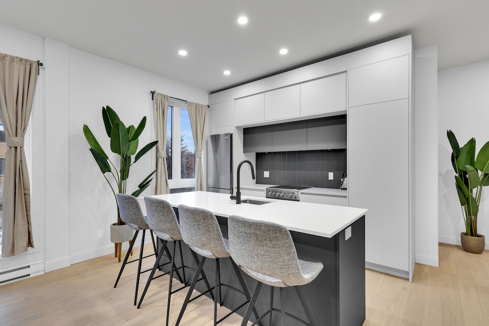 deluxe suites downtown montreal