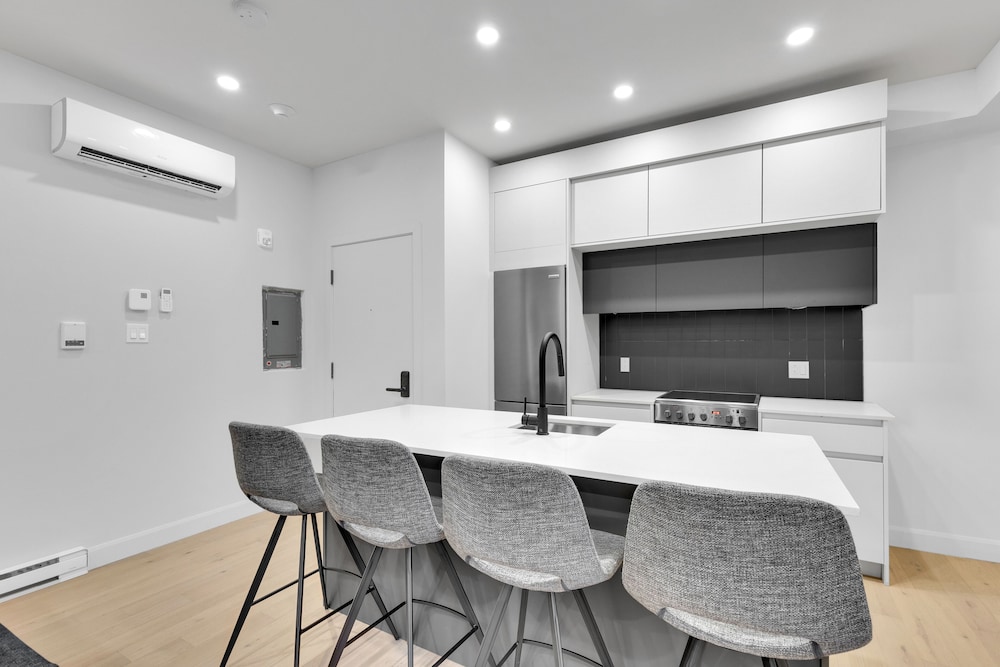 deluxe suites downtown montreal