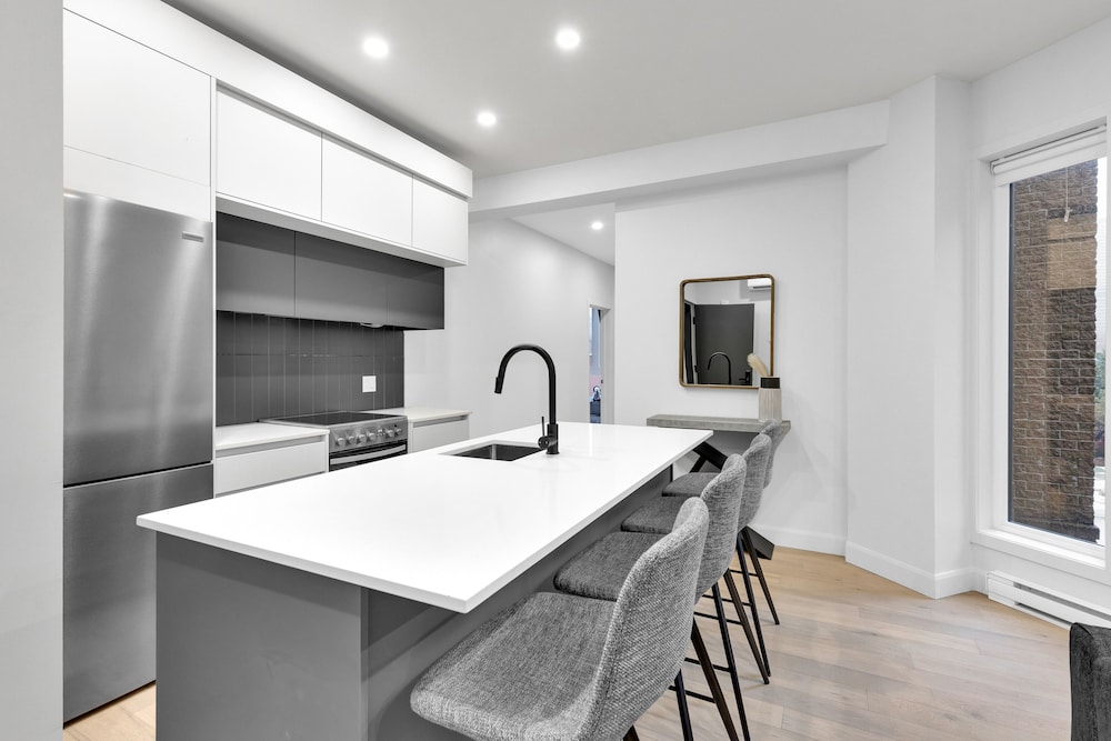 deluxe suites downtown montreal