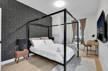 deluxe suites downtown montreal