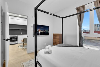 deluxe suites downtown montreal