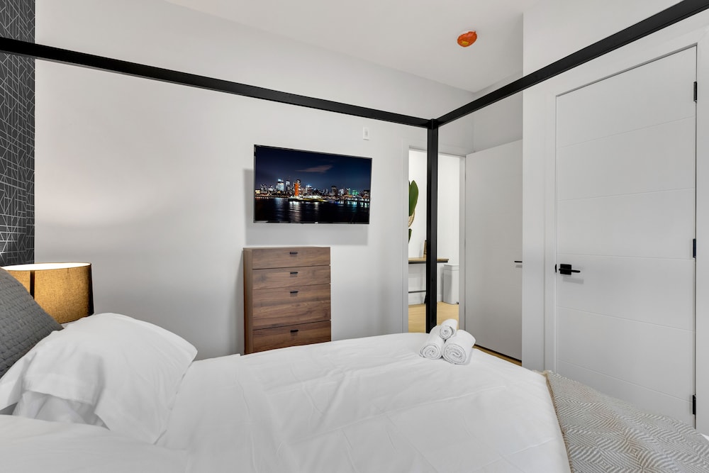 deluxe suites downtown montreal