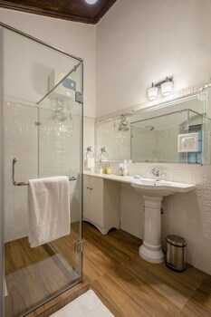 Ama Stays & Trails Wayside, Kurseong,Kalimpong>>Darjeeling,4 star