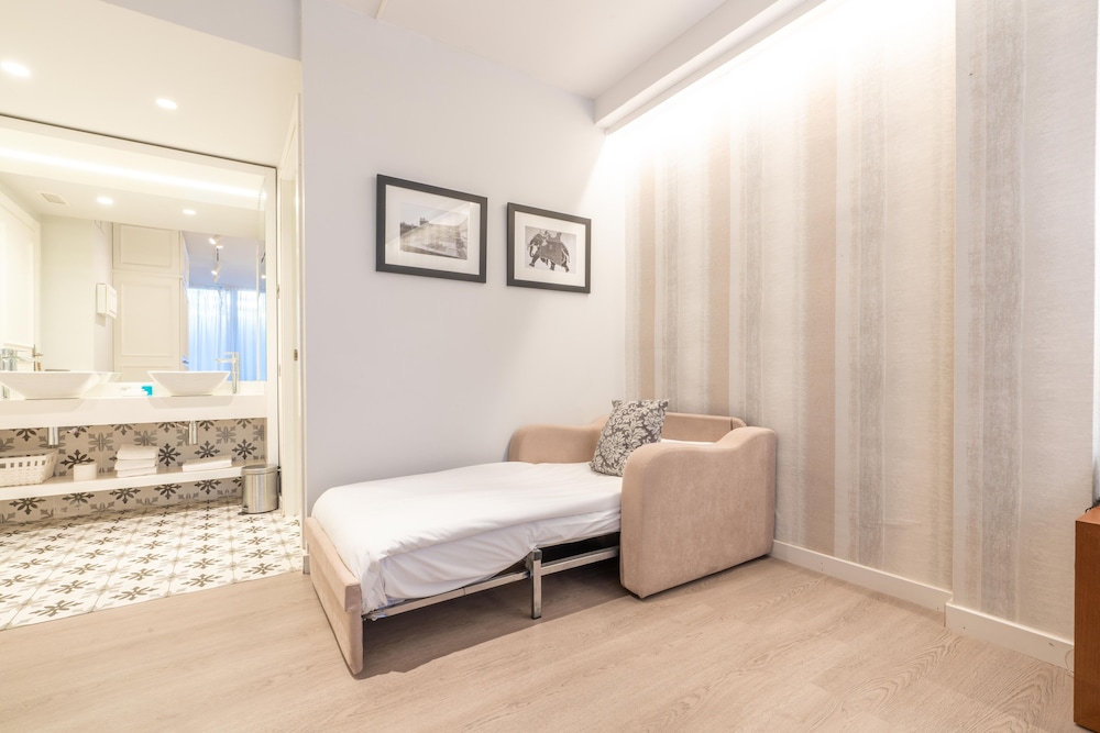 serennia fira gran via exclusive rooms