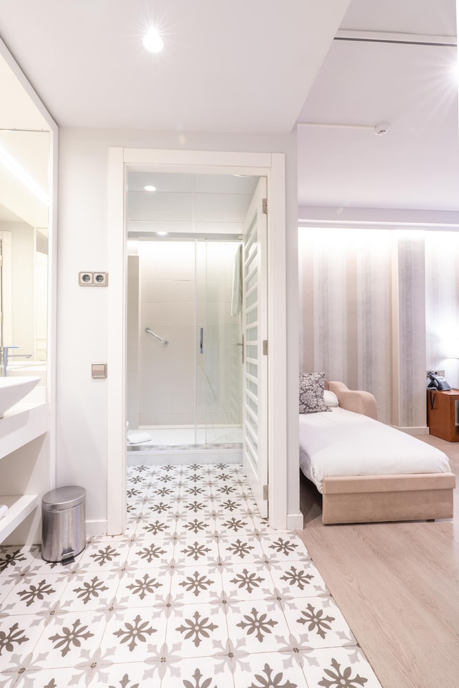 serennia fira gran via exclusive rooms