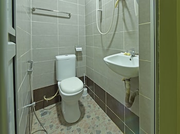 oyo 90703 hotel rim global