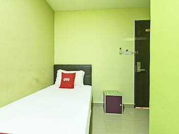 oyo 90703 hotel rim global