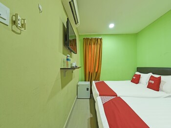 oyo 90703 hotel rim global