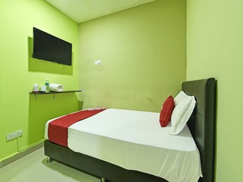 oyo 90703 hotel rim global