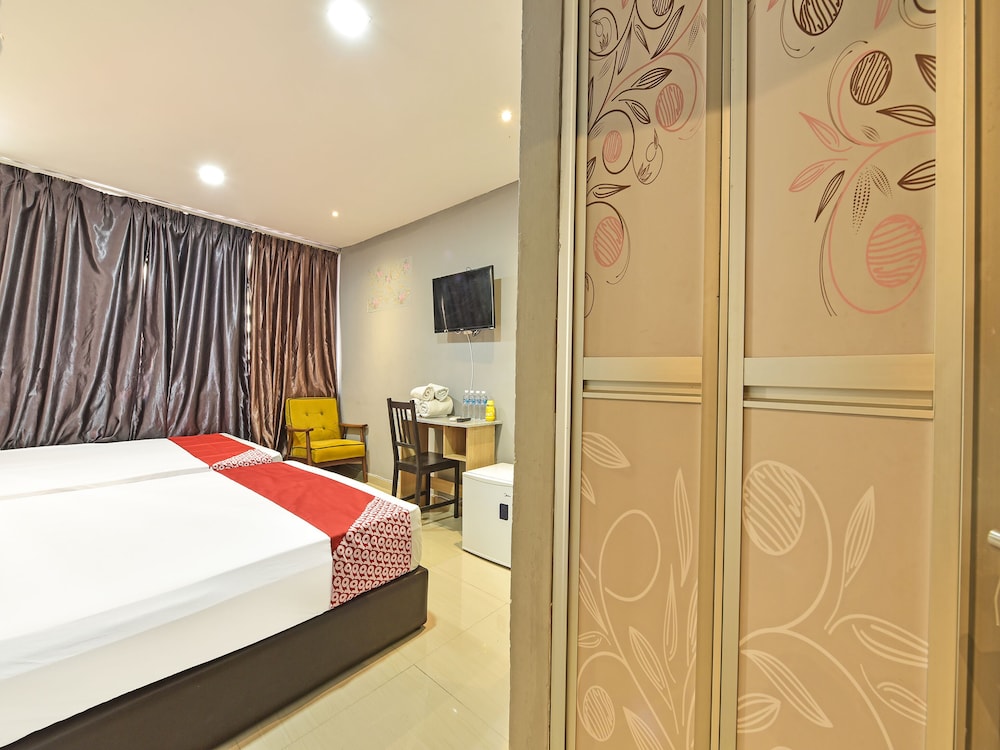 oyo 90703 hotel rim global