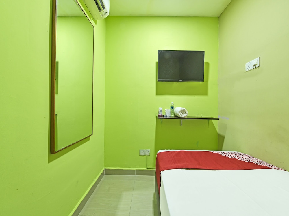 oyo 90703 hotel rim global