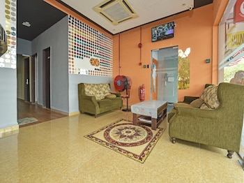 oyo 90703 hotel rim global