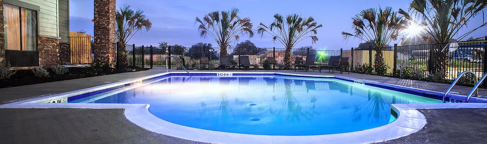 comfort inn and suites