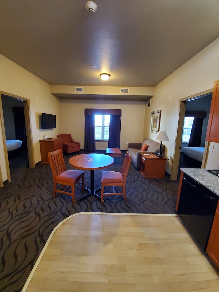 clarion hotel and suites