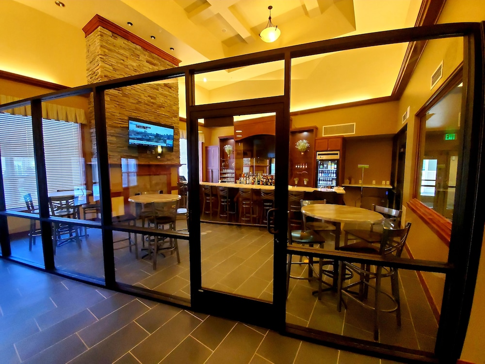 clarion hotel and suites