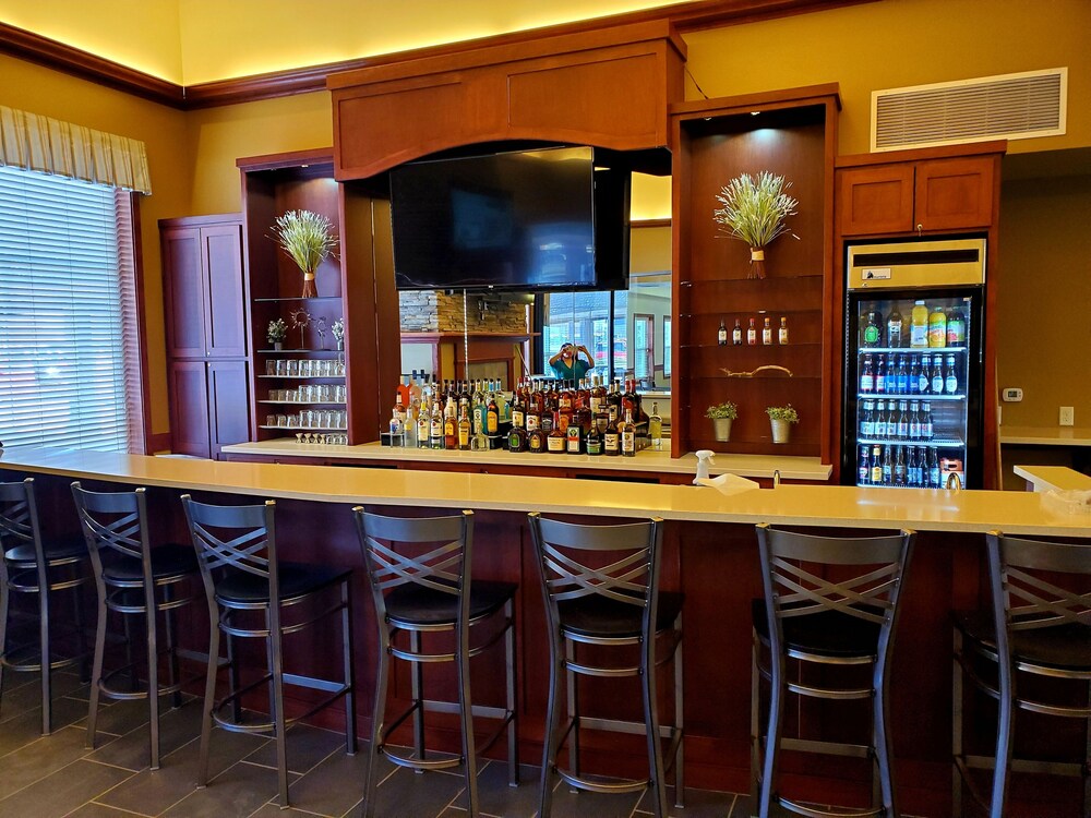 clarion hotel and suites