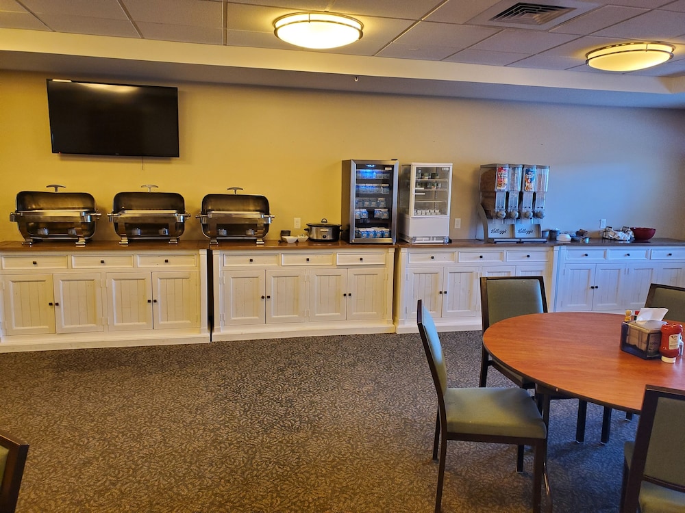 clarion hotel and suites