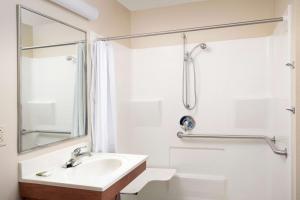 extended stay america select suites cleveland airport