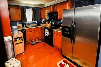 amazin lrg 3 bed house w king bed