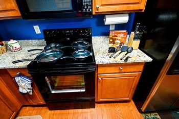 amazin lrg 3 bed house w king bed