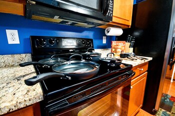 amazin lrg 3 bed house w king bed