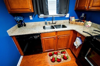 amazin lrg 3 bed house w king bed