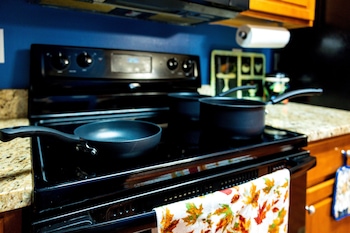 amazin lrg 3 bed house w king bed