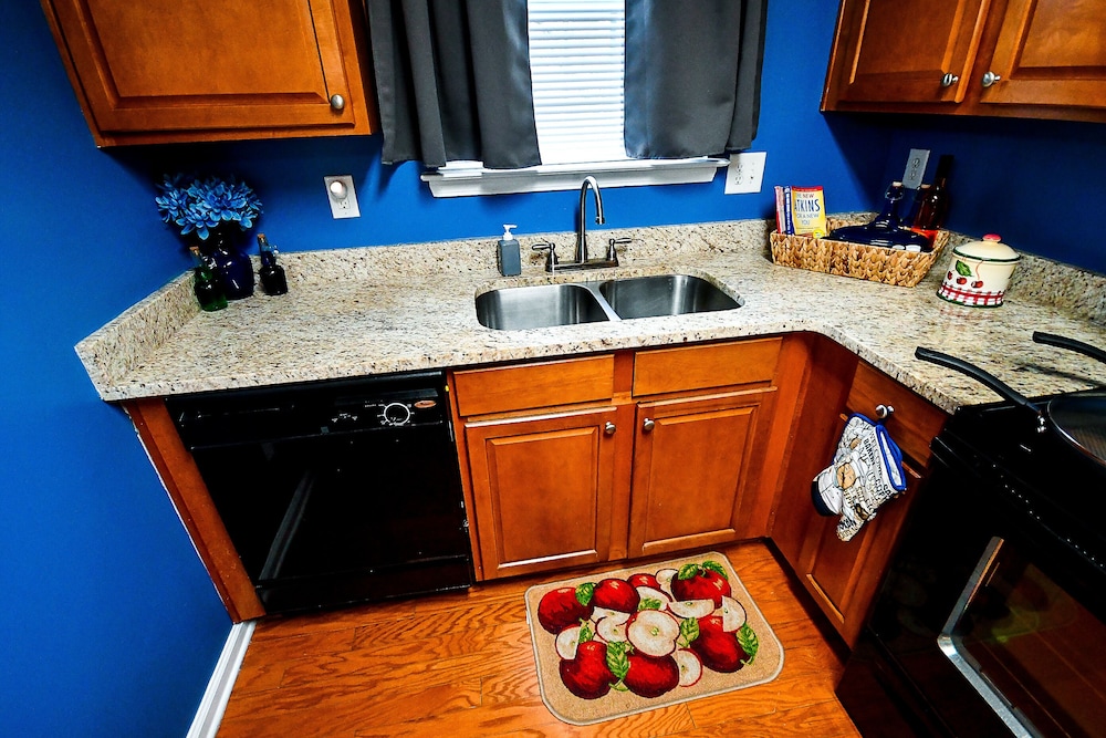 amazin lrg 3 bed house w king bed