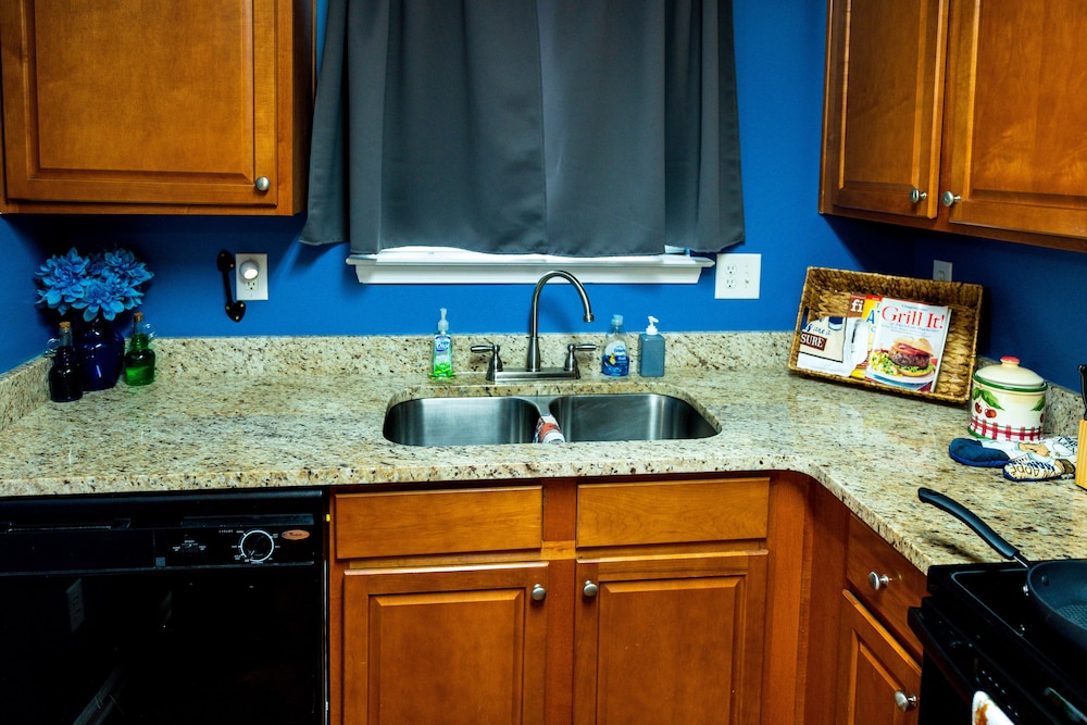 amazin lrg 3 bed house w king bed