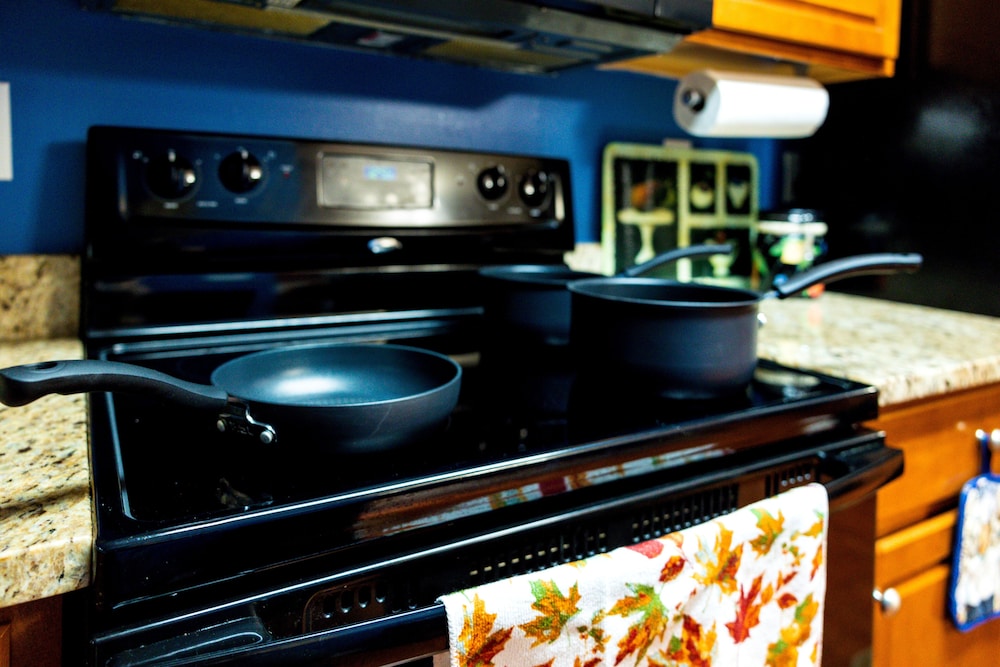 amazin lrg 3 bed house w king bed