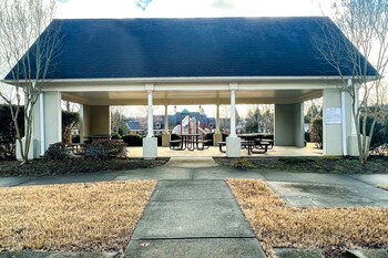 amazin lrg 3 bed house w king bed