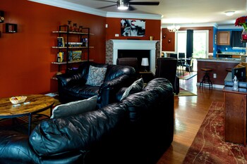 amazin lrg 3 bed house w king bed