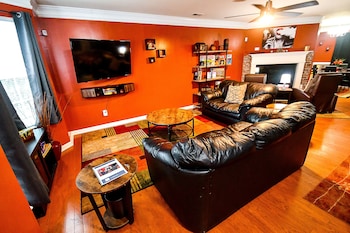 amazin lrg 3 bed house w king bed