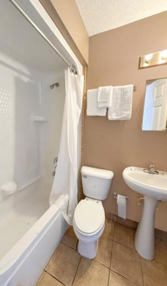 sparta seven motel by oyo near milledgeville