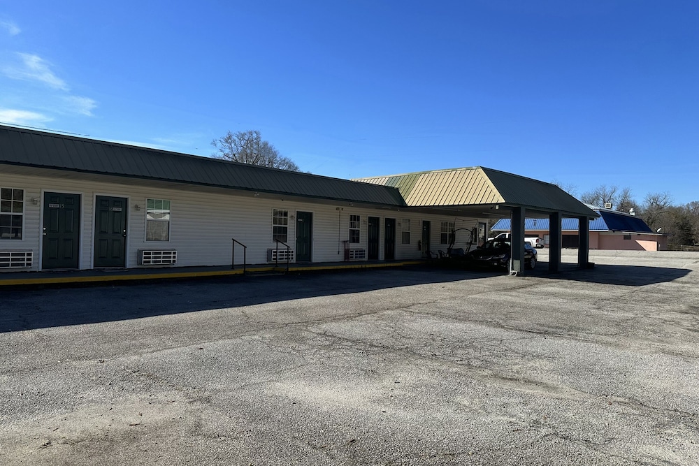 sparta seven motel by oyo near milledgeville