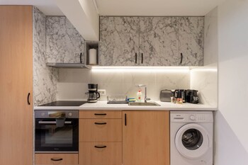 athens plaka family suites