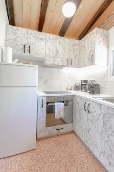 athens plaka family suites