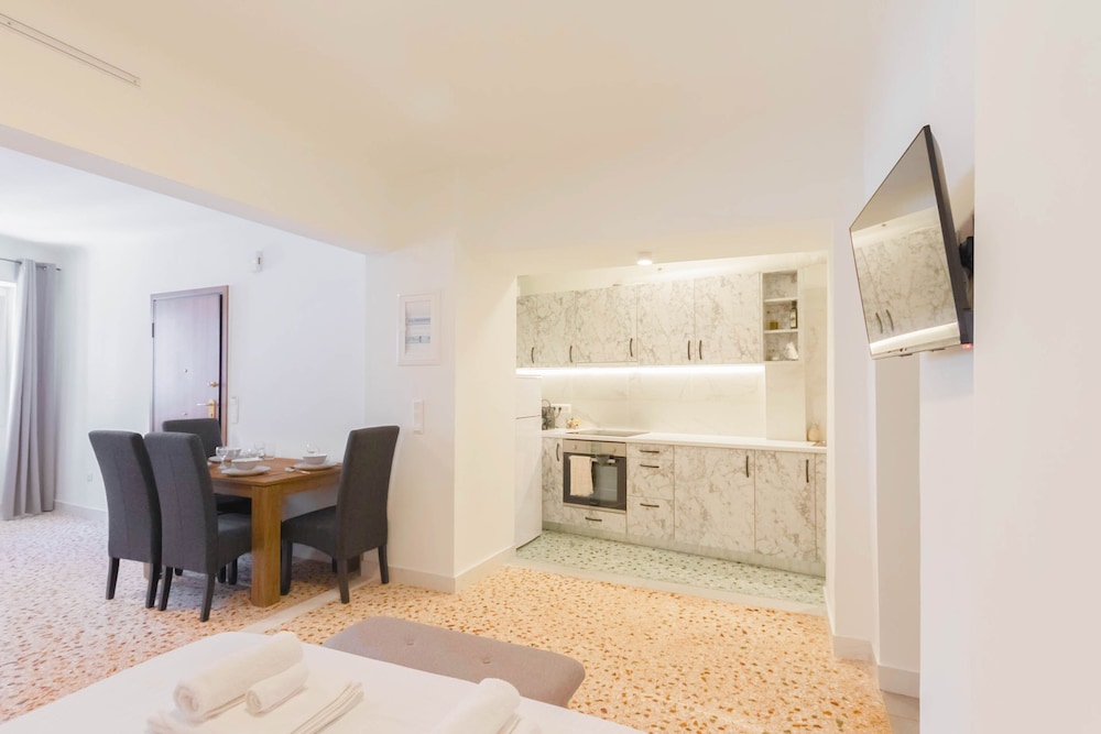athens plaka family suites