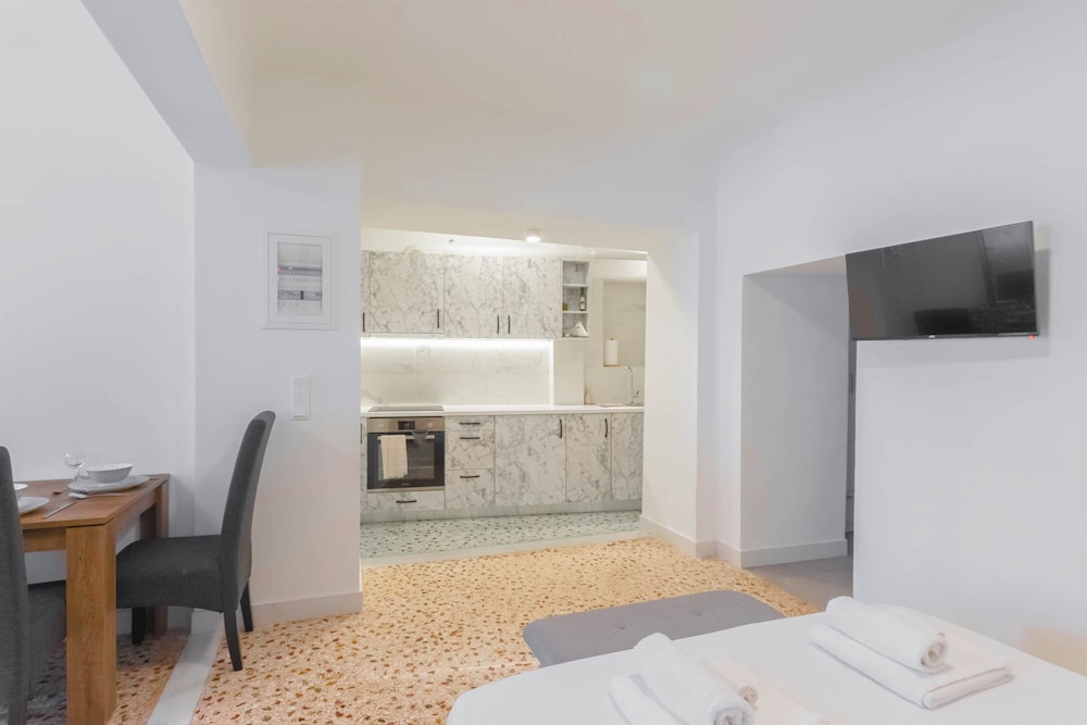 athens plaka family suites