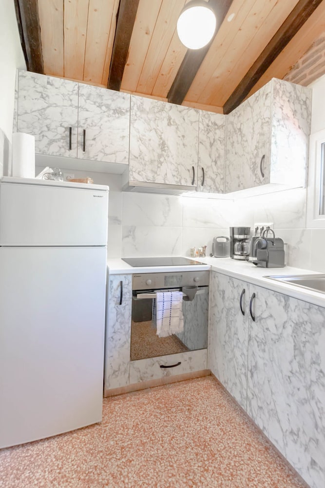 athens plaka family suites