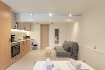 athens plaka family suites