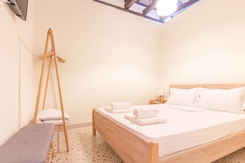 athens plaka family suites